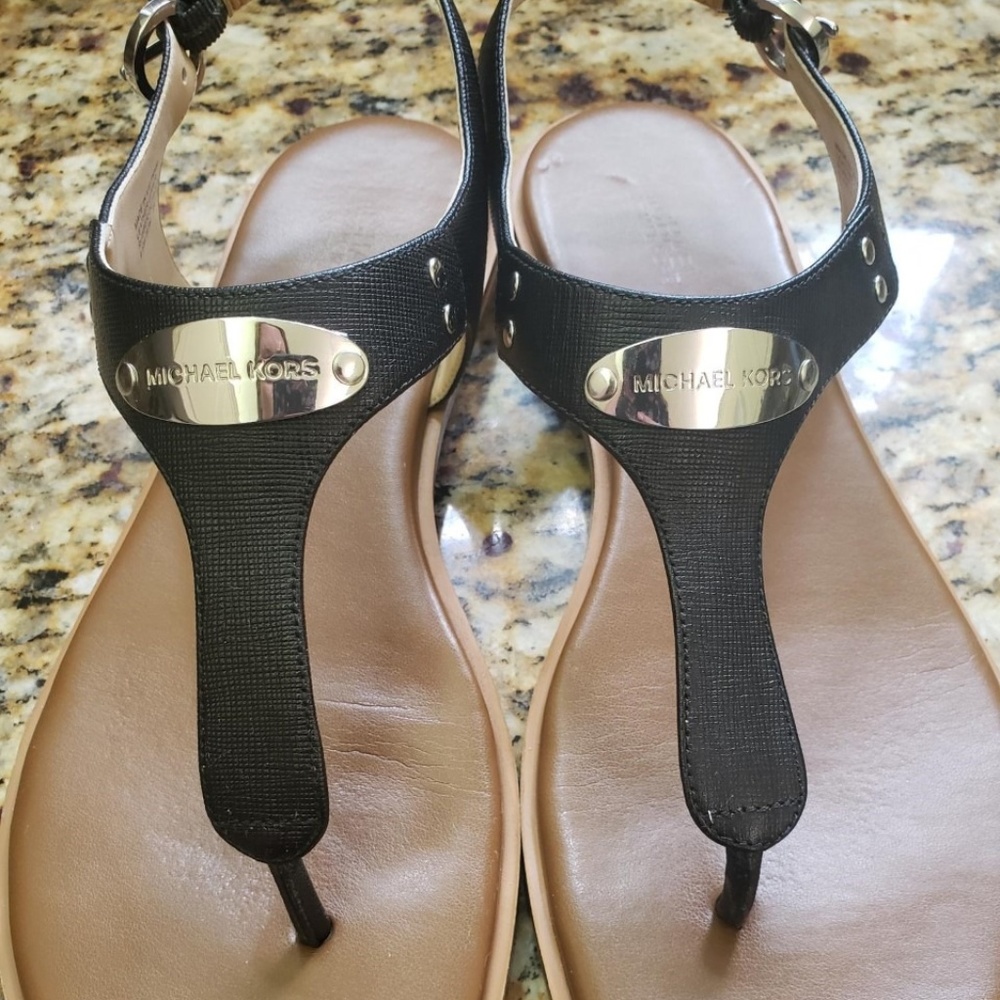 MICHAEL KORS - Plate Thong Sandal - Size 9.5